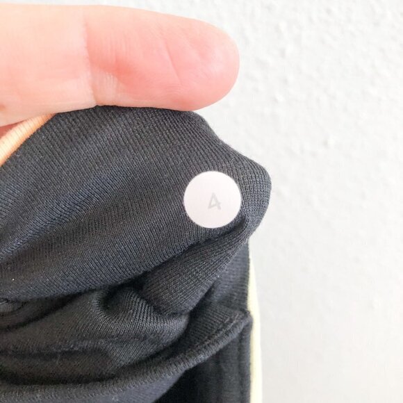 LULULEMON Lululemon Reversible Groove Crop Size 4 - Picture 8 of 9